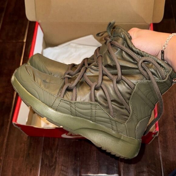 Nike Tanjun High Rise Phantom Sneaker Boots size 5 - Picture 2 of 6